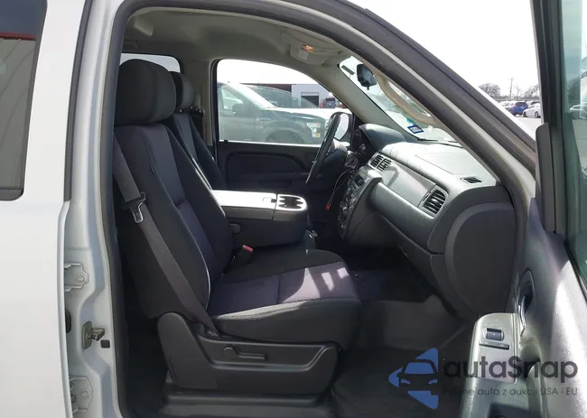 1GNUCHE08AR133965: 44618131