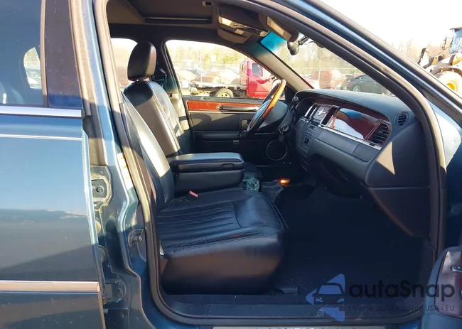 1LNHM82W23Y607977: 44621880