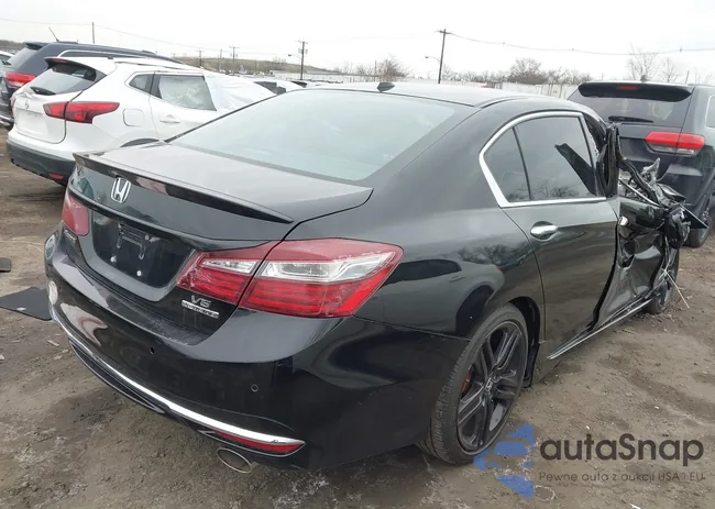 1HGCR3F91HA007072: 44623838