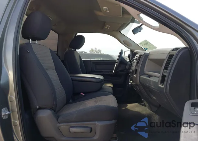 3C6JD6AT2CG239741: 44628911