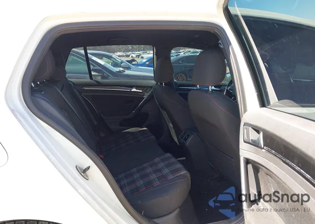 3VW447AU2HM007733: 44628371