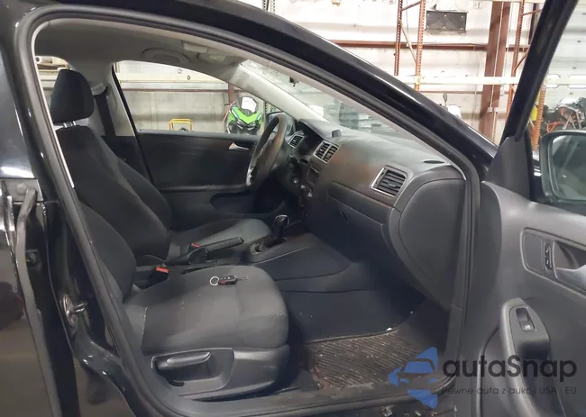 3VW2K7AJ8DM248600: 44629502