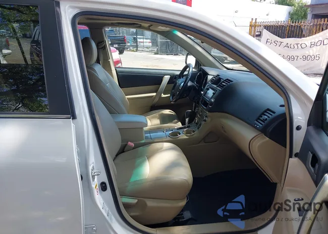 5TDBK3EH6DS264393: 44630198