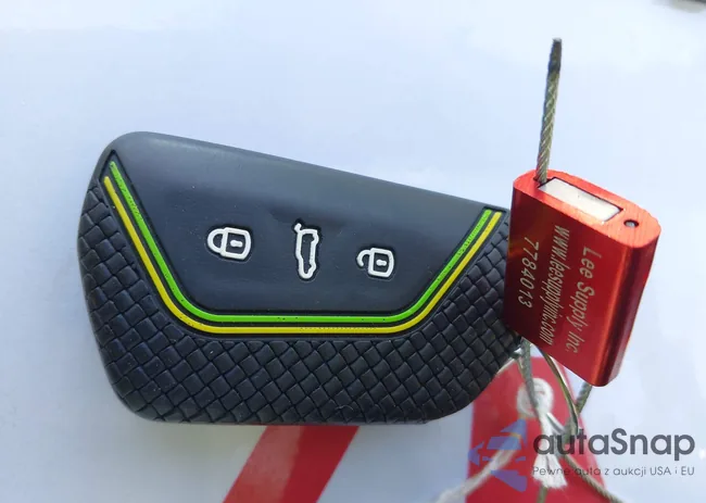 1V2CMPE8XPC010633: 44632677