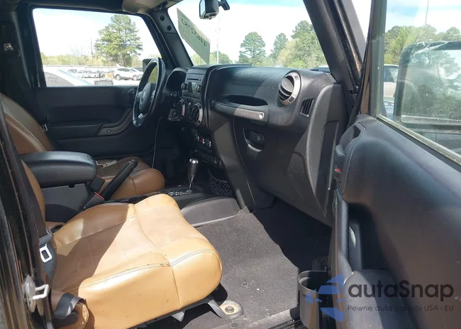 1C4HJWDG9GL109057: 44632782