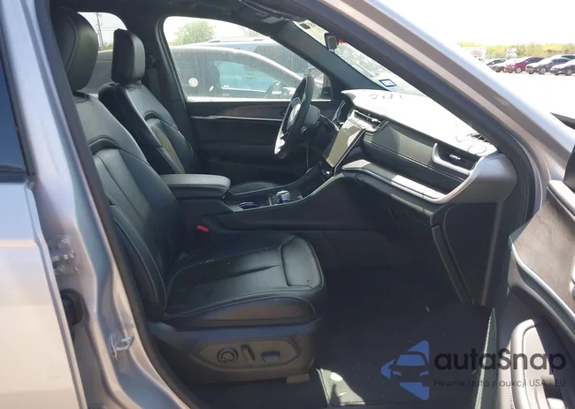 1C4RJYB66S8704003: 44633832