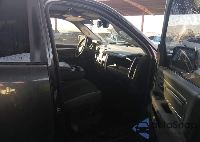 1C6RR6LT6JS275360: 44635049