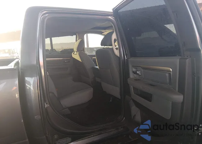 1C6RR6LT6JS275360: 44635049