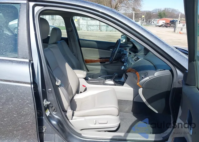 1HGCP2F89BA003382: 44638895