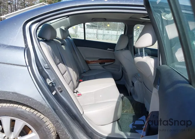 1HGCP2F89BA003382: 44638895