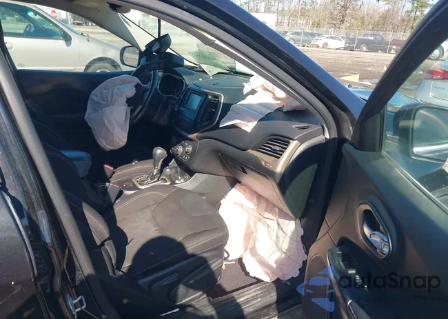 1C4PJMCS3GW175897: 44638158