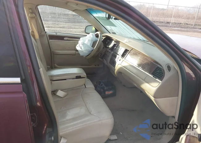 1LNHM82V27Y636070: 44640575