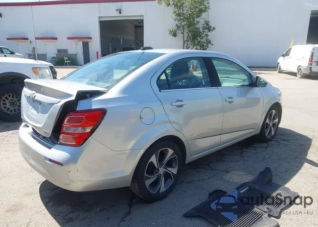 1G1JF5SB1J4106703: 44641754