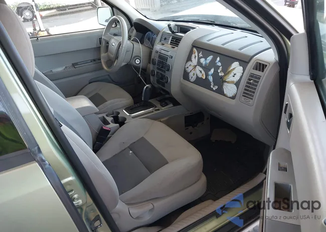 1FMCU49H08KE20595: 44643866