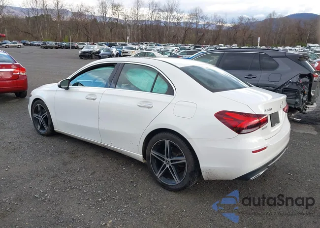 WDD3G4FB6KW032689: 44647741