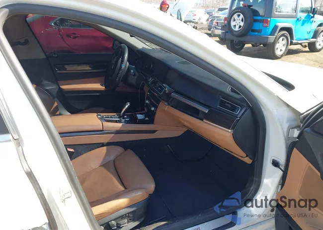 WBAKB8C58CDX20407: 44648698