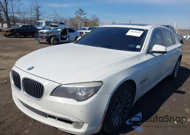 WBAKB8C58CDX20407: 44648698