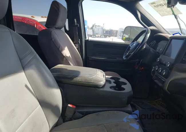 3C6UR5CJ8NG272878: 44648905