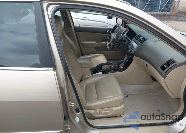 1HGCM66577A011526: 44649455