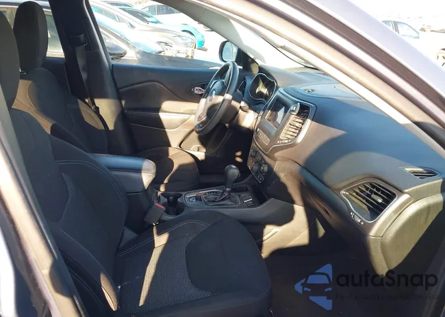 1C4PJLCX6KD373707: 44649481