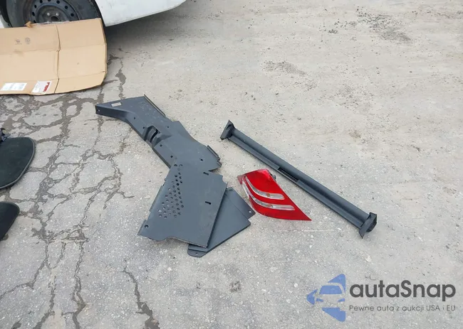 WDBKK65F11F201809: 44648987