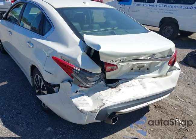 1N4AL3AP0JC214243: 44650684