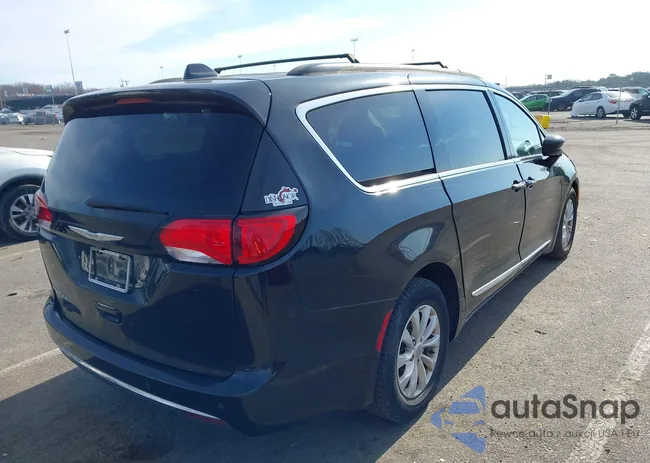 2C4RC1BG6HR565854: 44650877