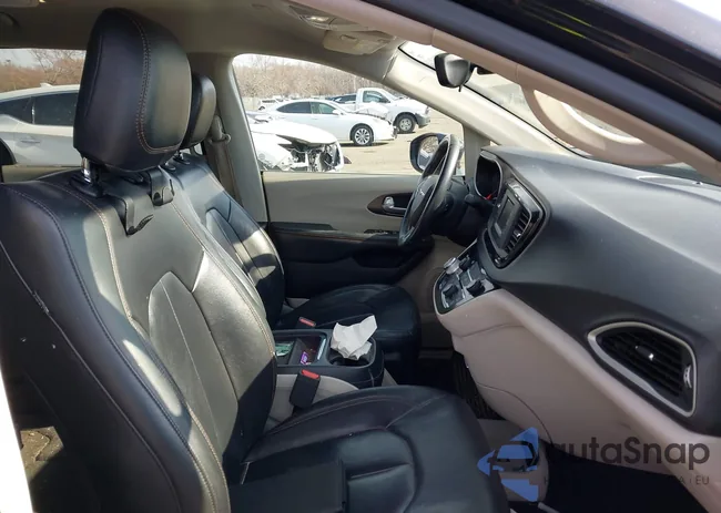 2C4RC1BG6HR565854: 44650877