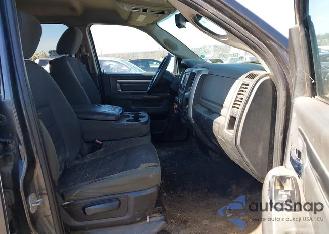 1C6RR7GTXFS584613: 44651550