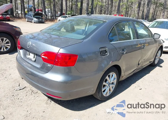 3VWB07AJ5EM440886: 44659550