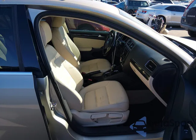 3VWL07AJ8GM321415: 44660654