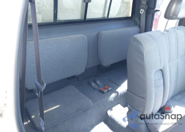 4TARN13P2RZ233387: 44663604