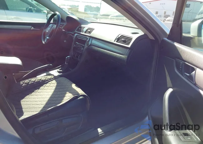 1VWAT7A30EC070937: 44664127