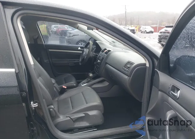 3VWEF71K37M182875: 44665532