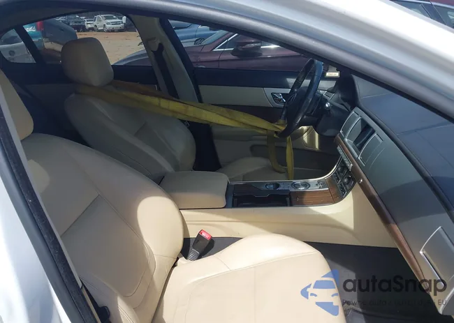 SAJWJ0EF8E8U11662: 44666573