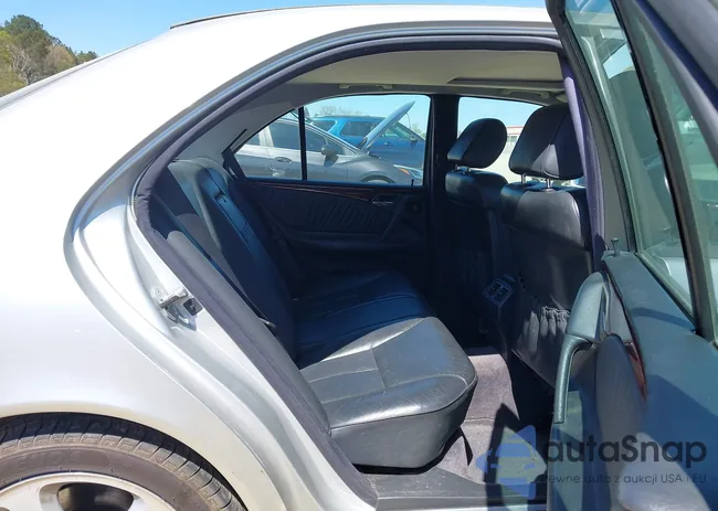 WDBJF70H4XA924686: 44668586