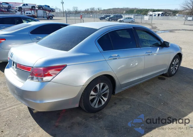 1HGCP2F34BA115933: 44672385