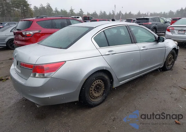 1HGCP2F37BA118566: 44677136