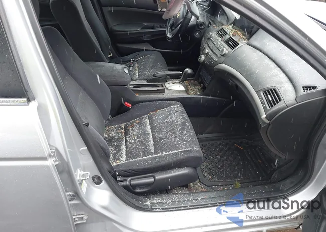 1HGCP2F37BA118566: 44677136