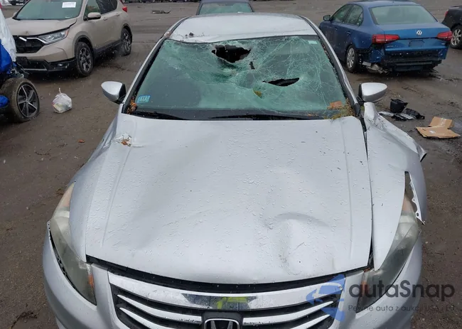 1HGCP2F37BA118566: 44677136