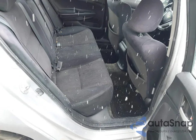 1HGCP2F37BA118566: 44677136