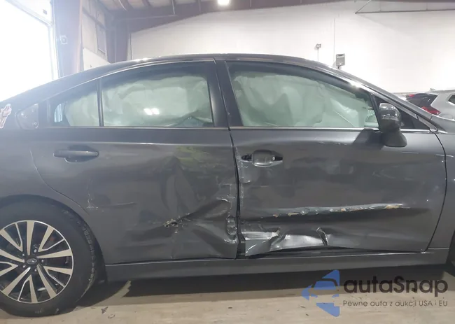 4S3BNAF65J3038156: 44678703