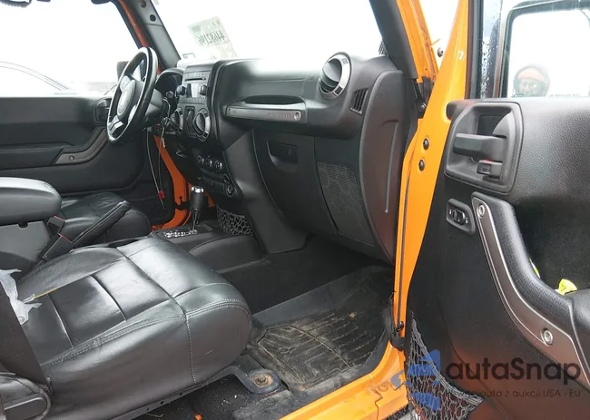 1C4BJWDG9CL181876: 44682196