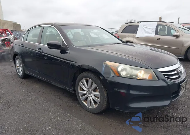 1HGCP2F83BA028844: 44686353