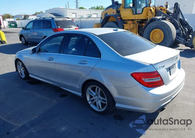 WDDGF4HB5CR216121: 44686535