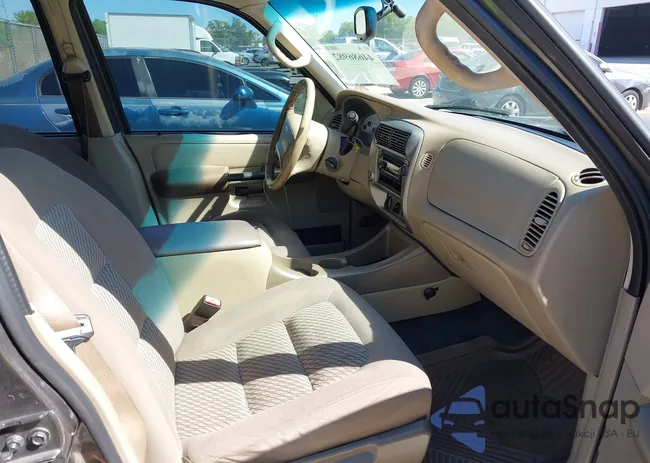 1FMZU67K95UB32028: 44686982