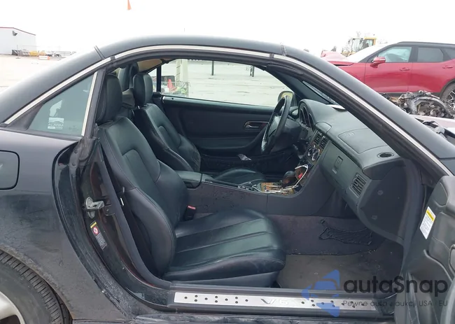 WDBKK65FX1F184251: 44693278