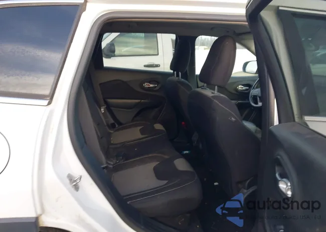 1C4PJLCB8EW323758: 44695732