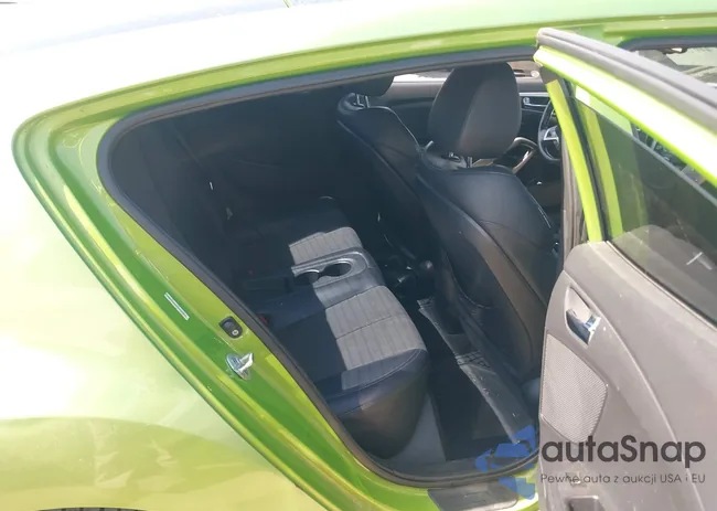 KMHTC6AD3CU068794: 44696985