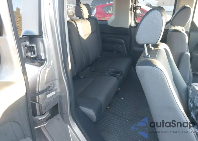 5J6YH18573L001435: 44698203